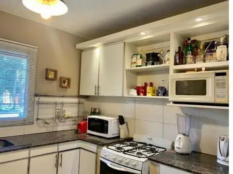 Casa 7 ambientes con 2 baños