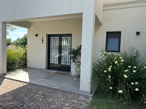Casa en Venta - 5 AMB en Vistas, Puertos del Lago