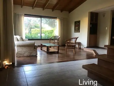 Casa 6 ambientes con 2 baños