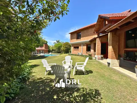 Casa en Venta con 2 cocheras