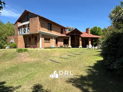 Casa en lote de 1500 mts2 en Lomas de La Carolina