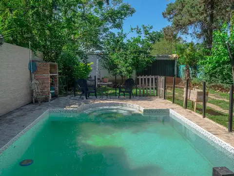 Casa 4 ambientes con 2 baños