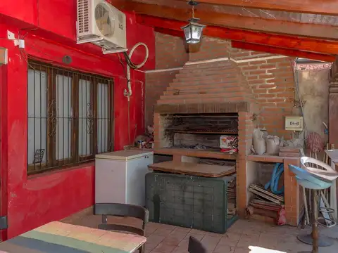 CASA 3 DORMITORIOS VENTA V° REBECA ZONA AEROPUERTO