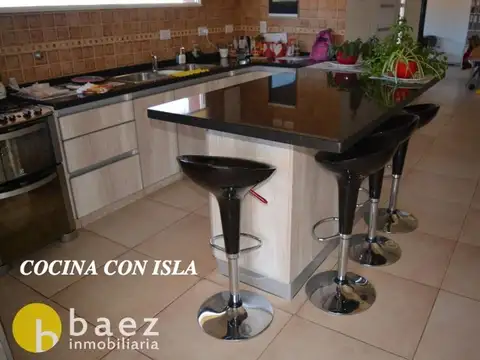 Casa con 3 Dormitorios y 2 Dptos a Terminar