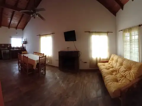 Casa 4 ambientes con 2 baños