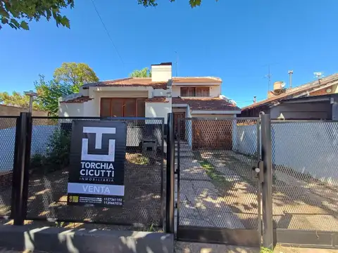 Casa 4 ambientes en Longchamps