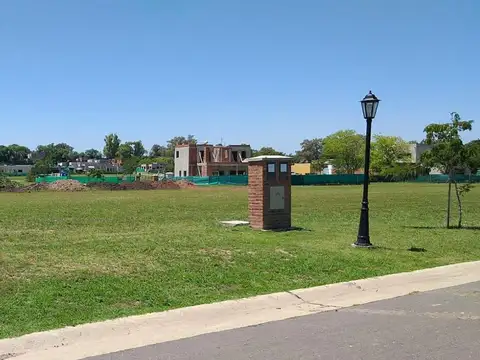 Lote Interno Central Con Pulmon Verde En Barrio Santa Elena, Pilar Del