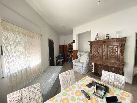 CIUFFOLI: Casa en Arroyito. Garage. Patio