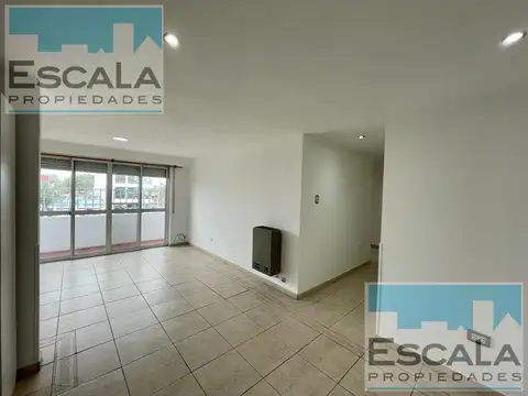 CASA DE TRES DORM EN ALQUILER  EN PLANTA ALTA  BALCON AL FRENTE