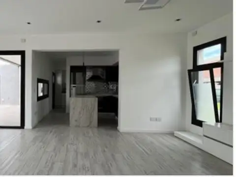 Casa 4 ambientes con 3 baños