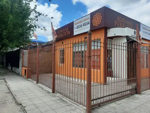 Excelente esquina sobre Avenida