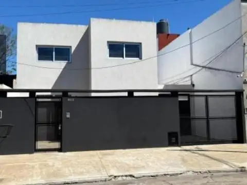 CASA 5 AMBIENTES - PILETA - COCHERA  -  MORON SUR