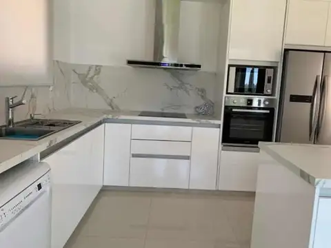 Casa 5 ambientes con 4 baños