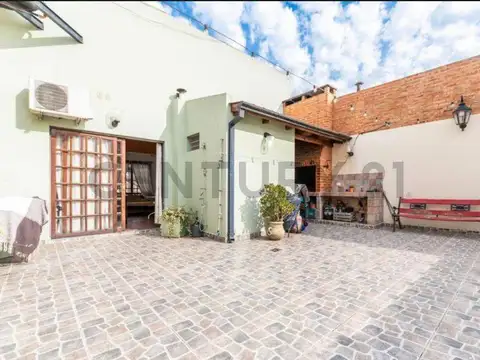 Venta de Casa 3 Ambientes con Patio, Quincho y Terraza – Parque Chacabuco