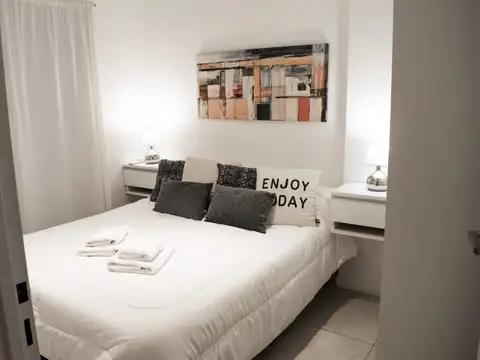 Excelente Oportunidad- 2 Amb- En el corazón de Microcentro-Con Patio Propio