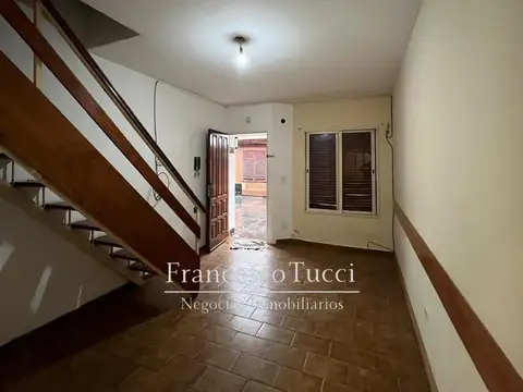 Depto Tipo Casa 3 ambientes con 2 baños