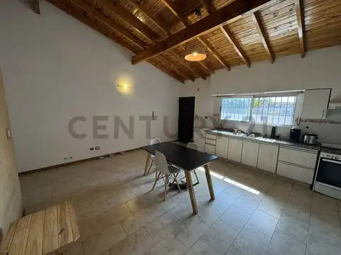 GALPON EN VENTA CON LOCAL A LA CALLE + 2 DEPARTAMENTOS DE 2 AMBIENTES EN CASTELAR