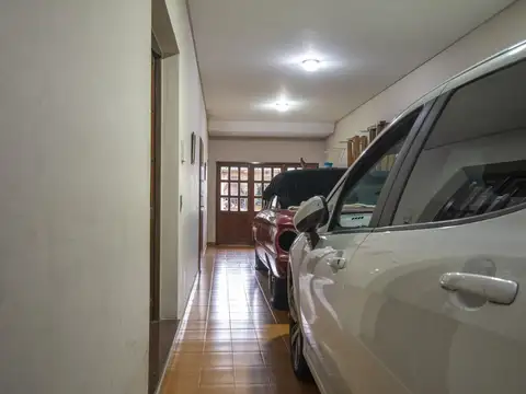 Casa 5 ambientes con 3 baños