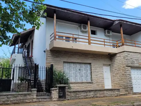 Casa en dos plantas - Morón