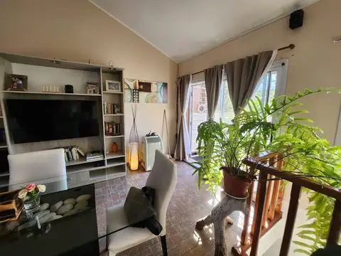 Casa 6 ambientes con 3 baños