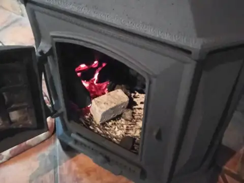 CASA DE 7 AMB. CON GRAN PARQUE Y PILETA