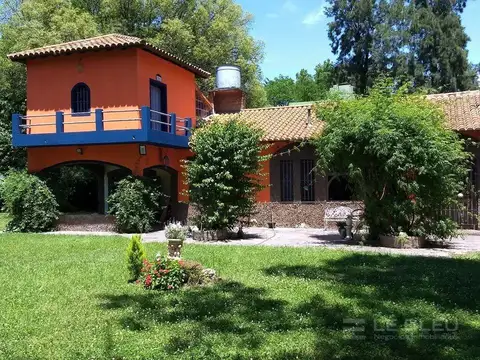 CASA DE 7 AMB. CON GRAN PARQUE Y PILETA
