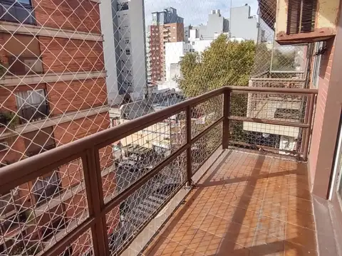 VENTA  Tres Ambientes con Dependencia  de servicio FLORES