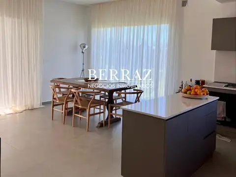 Casa Venta 3 Dormitorios Barrio Santa Emilia Lote de 545 m2 Pilar del Este
