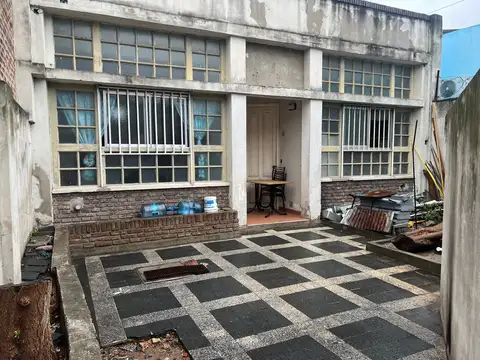 Hermoso lote en Pompeya  8,66 x 51 mts con 5 unidades funcionales  tipo PH frente a plaza y iglesia