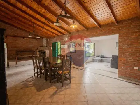 Casa 3 dormitorios quincho y pileta a metros de R1