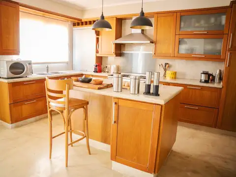 Casa 5 ambientes con 3 baños