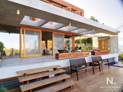 Casa 6 ambientes con 4 baños