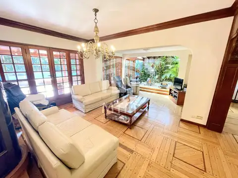 Casa en Venta con 6 cocheras