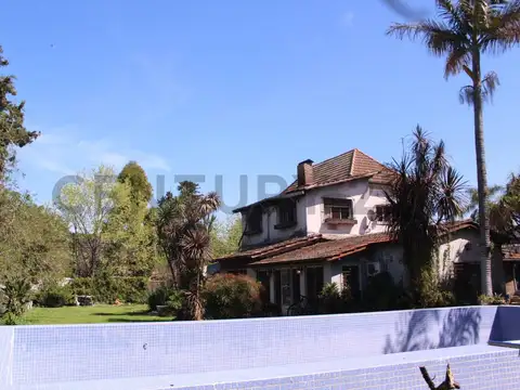 Casa en Venta con 4 cocheras