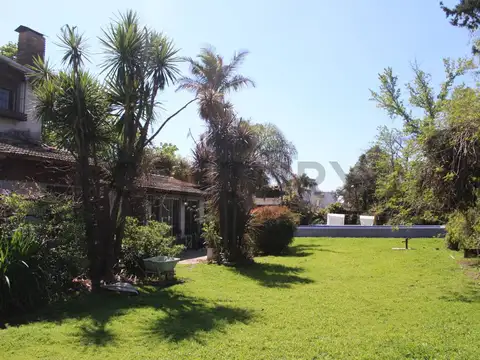 VENTA  - OPORTUNIDAD - CASA PARA TRANSFORMAR ESTILO INGLES