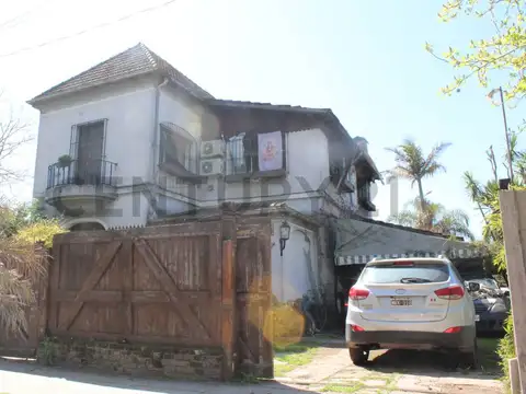 VENTA  - OPORTUNIDAD - CASA PARA TRANSFORMAR ESTILO INGLES