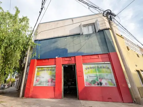 Se vende local comercial con Planta Alta y cochera