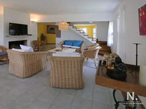 Casa 5 ambientes con 2 baños