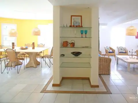 Venta de Casa de 4 dormitorios en La Barra, Punta del Este.