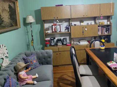 2 DEPTOS. EN BLOCK DE  2 AMB.Y 3 AMB.Y LOCAL COMERCIAL C/TRIFASICA, 1 DEPTO. A RECICLAR