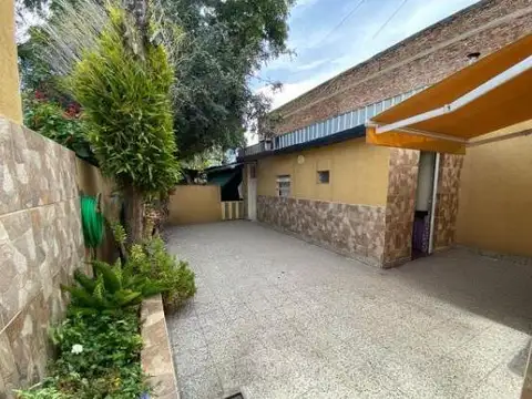 VENTA CASA DE 4 AMBIENTES CON PARQUE EN CENTRO SAN JUSTO   - OPCION MULTIFAMILIAR