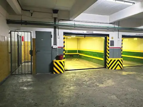 Senillosa e/ Guayaquil y Venezuela al 200