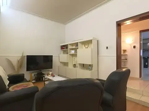 Venta de casa con cochera - Liniers Capital Federal