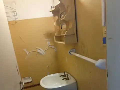 Galpon en Alquiler en Villa Luzuriaga, $ 250.000