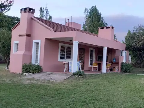 CASA MANANTIAL DEL SILENCIO-BARRIO RESIDENCIAL