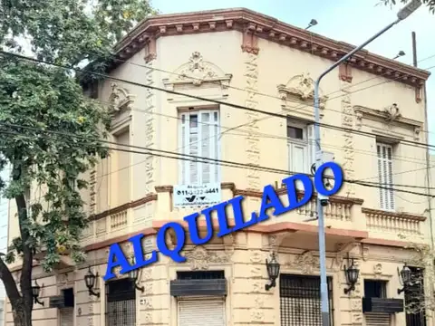 Edificio antiguo/ Totalmente reciclado, 3 plantas.