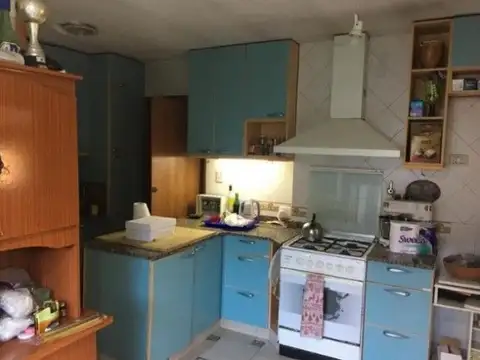 Casa 4 ambientes con 2 baños