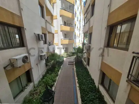 San Martin 400, Piso 1