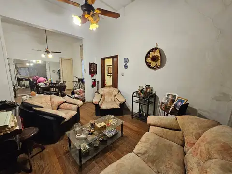 Casa 6 ambientes con 1 baño