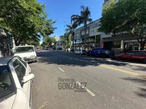 Venta LOTE sobre av larrazabal para desarrolo comercial/residencial.